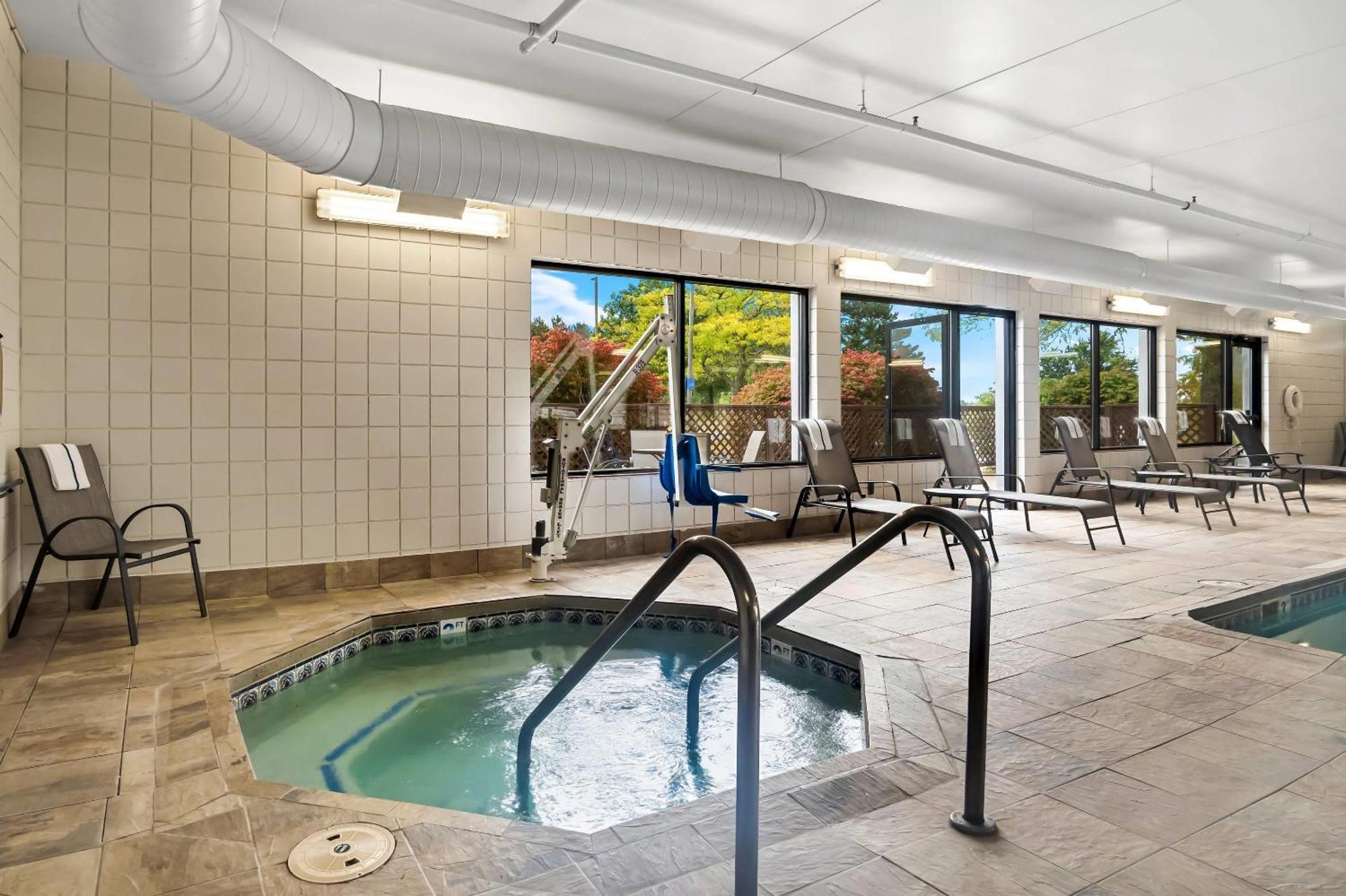 Comfort Inn Cadillac Exterior photo